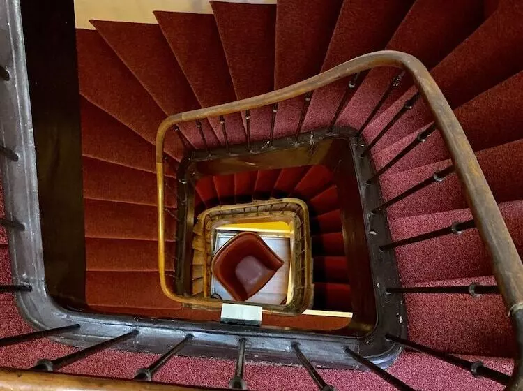 هتل Wilson Square