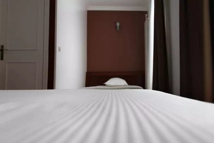 Briand Devient Hotel Ipl