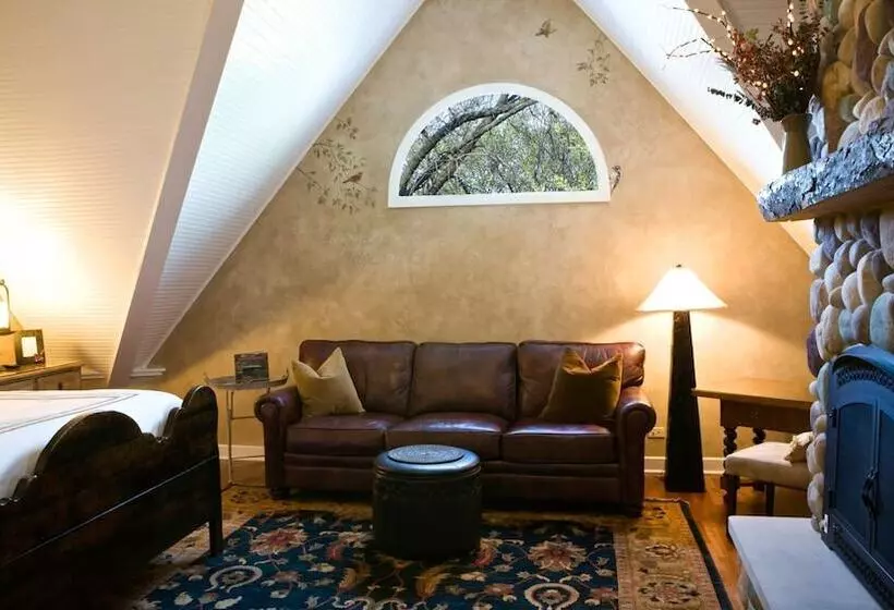 Harvey House Bed & Breakfast