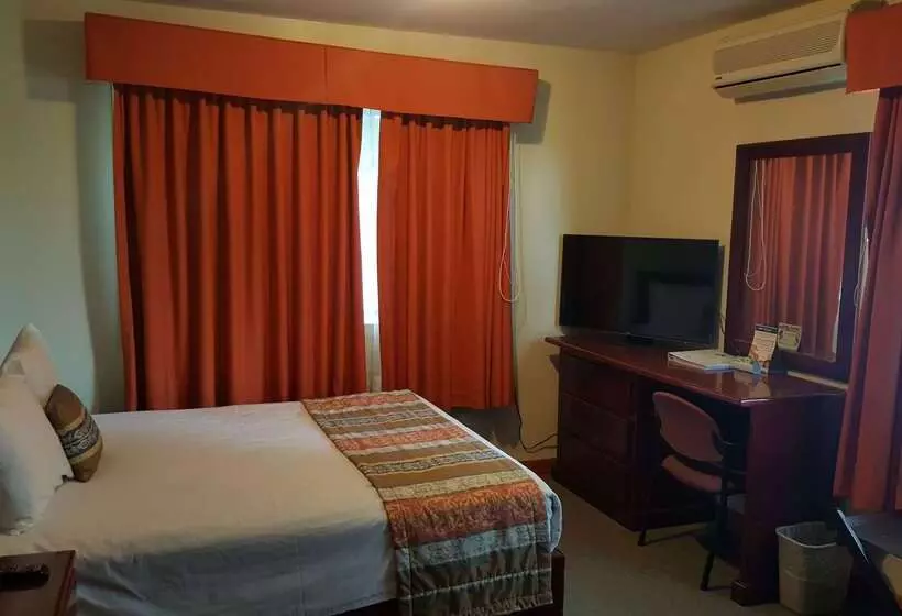 호텔 Best Western Bazarell Inn