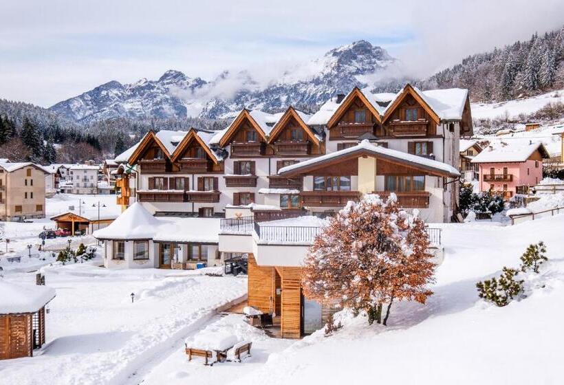 Отель Il Piccolo Dolomiti Resort