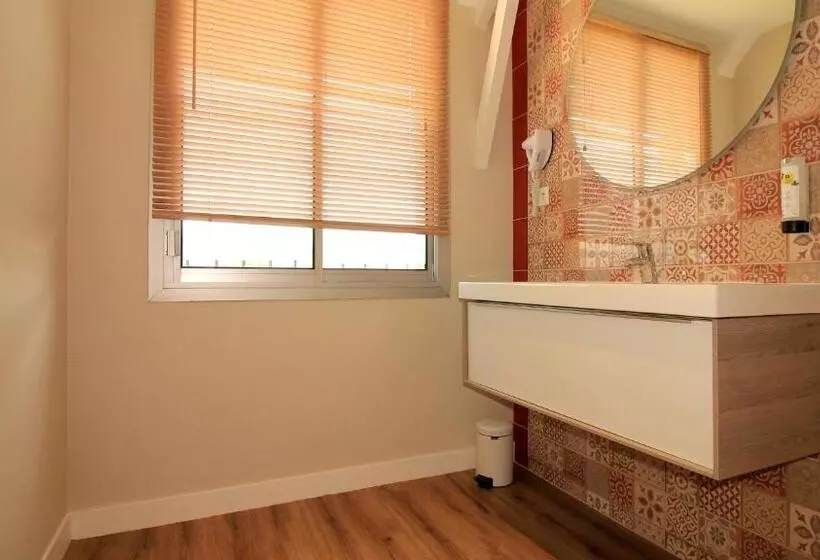 ホテル Logis Hôtel Lodge La Valette