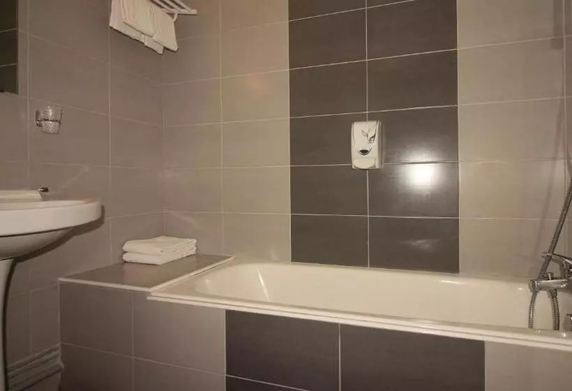 ホテル Logis Hôtel Lodge La Valette