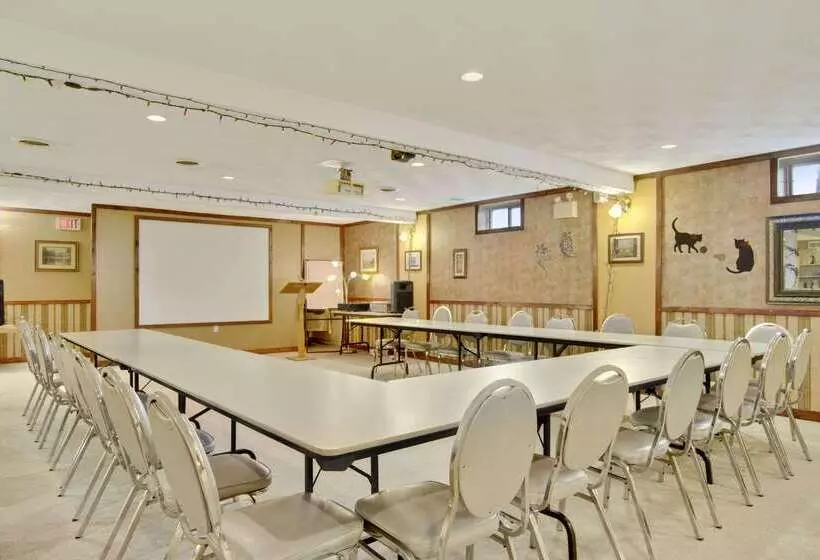 מוטל Knights Inn Woodstock