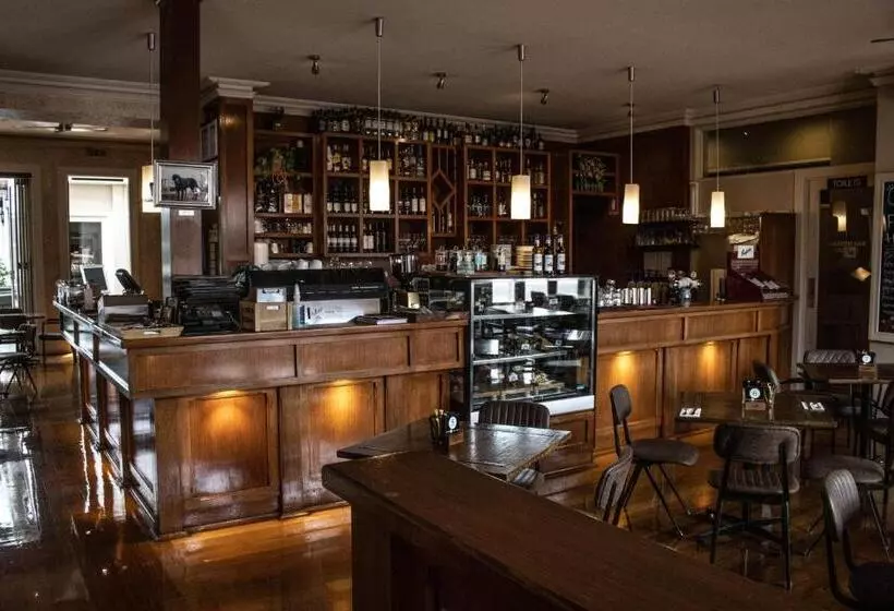 Oscars Hotel And Cafe Bar