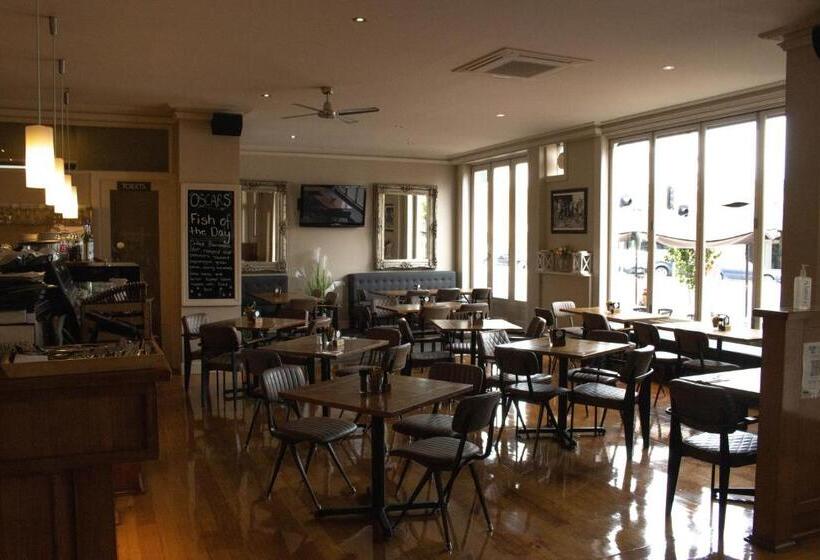 Oscars Hotel And Cafe Bar