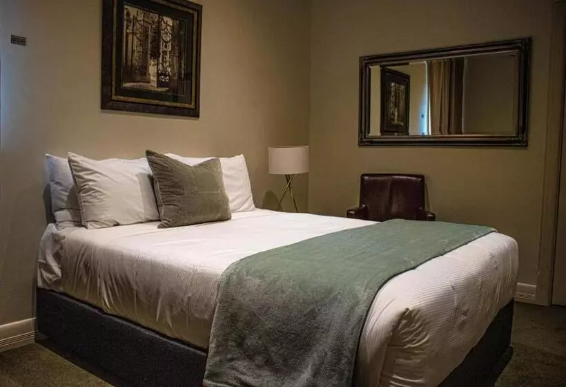 Oscars Hotel And Cafe Bar