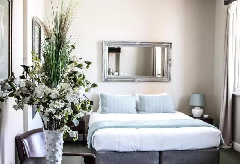 Oscars Hotel And Cafe Bar