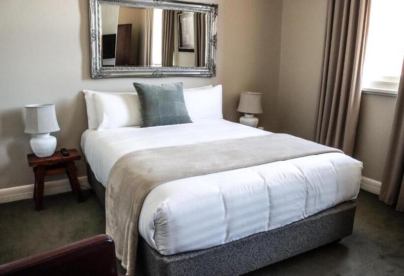 Oscars Hotel And Cafe Bar