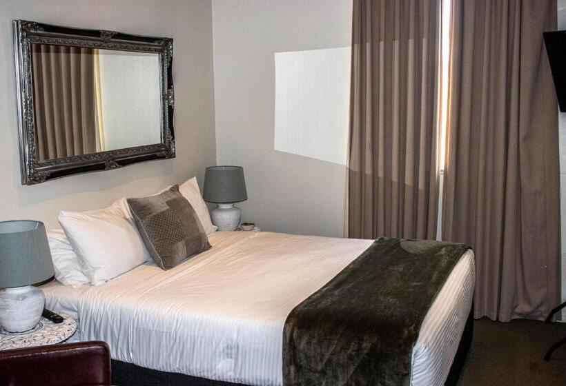 Oscars Hotel And Cafe Bar