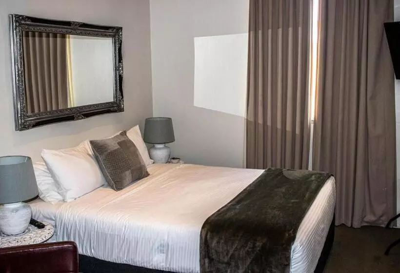 Oscars Hotel And Cafe Bar