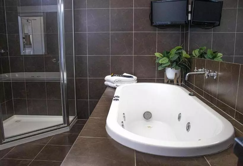 Oscars Hotel And Cafe Bar