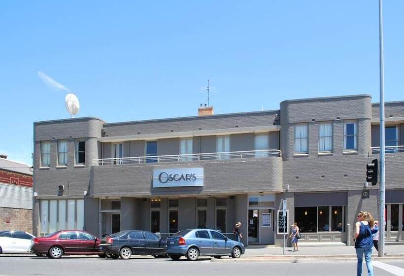 Oscars Hotel And Cafe Bar