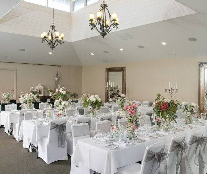 Oscars Hotel And Cafe Bar