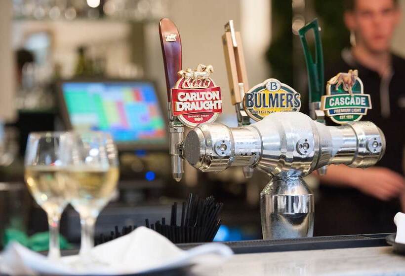 Oscars Hotel And Cafe Bar