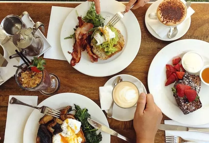 Oscars Hotel And Cafe Bar