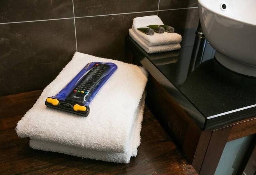 Oscars Hotel And Cafe Bar