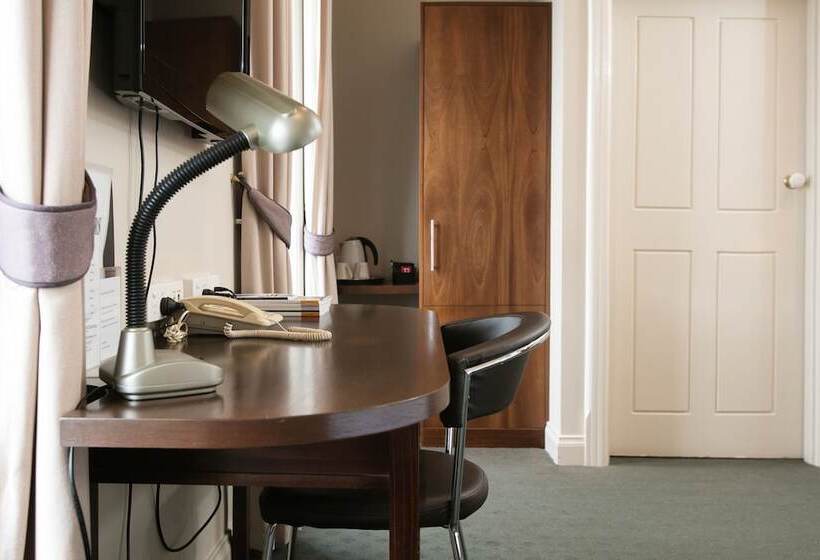 Oscars Hotel And Cafe Bar