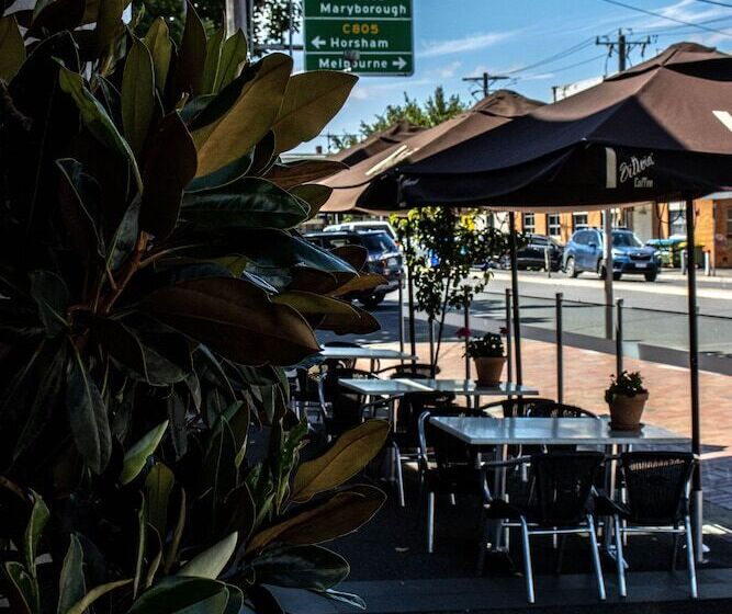 Oscars Hotel And Cafe Bar