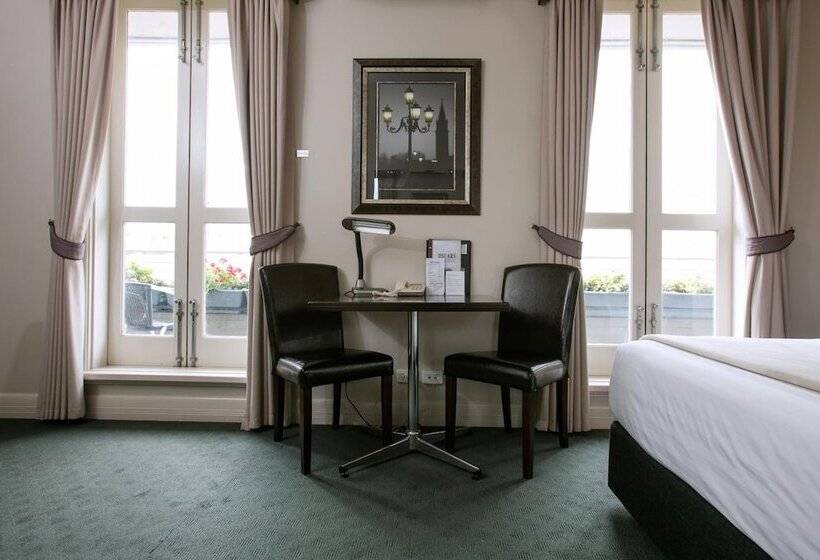 Oscars Hotel And Cafe Bar