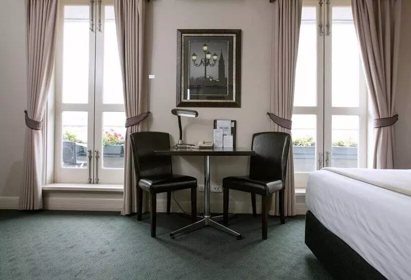 Oscars Hotel And Cafe Bar