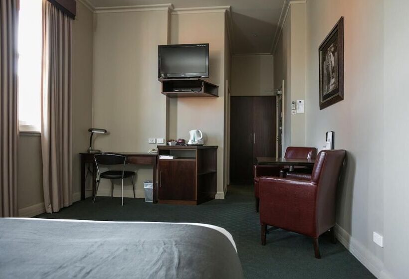 Oscars Hotel And Cafe Bar