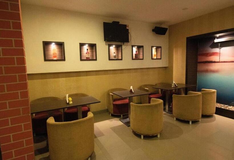 בית מלון כפרי High Point