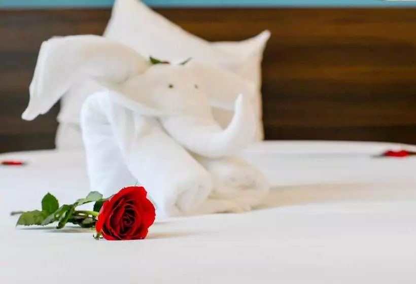 هتل Hoi An Dream City