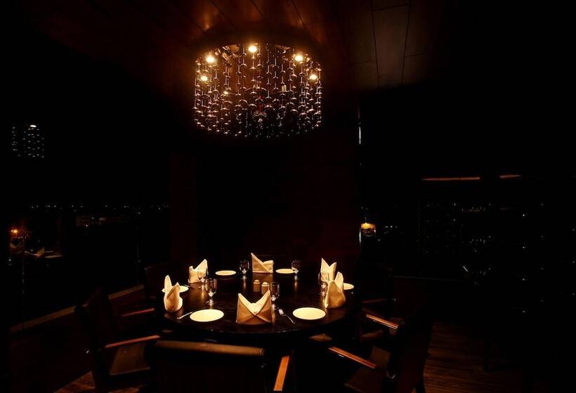 هتل Paradigm Sarovar Portico Kakinada