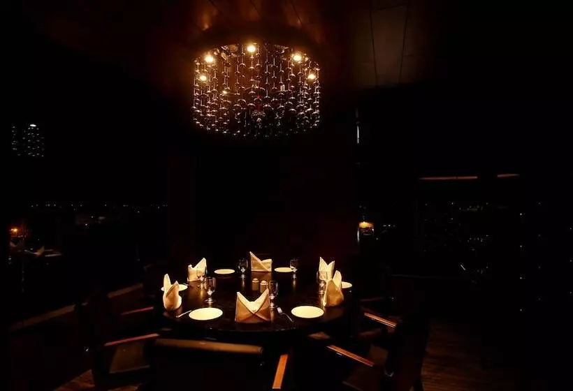 هتل Paradigm Sarovar Portico Kakinada