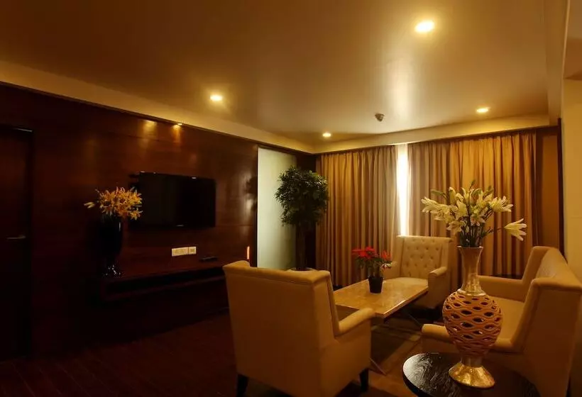 هتل Paradigm Sarovar Portico Kakinada