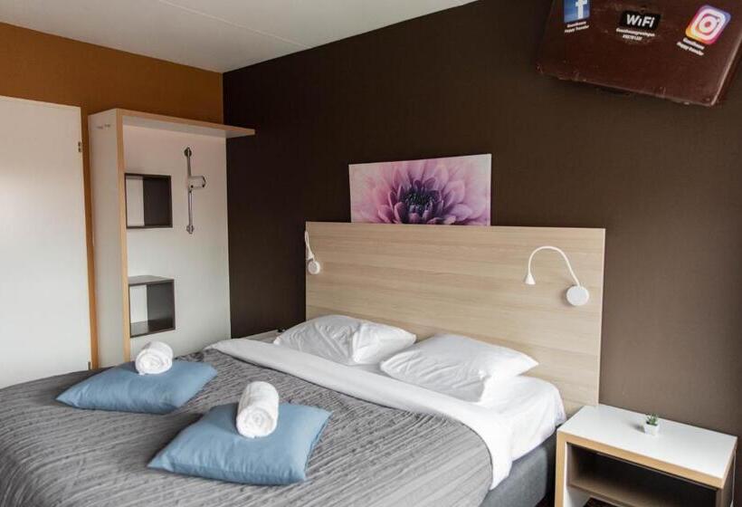 בית מלון כפרי The Happy Traveler