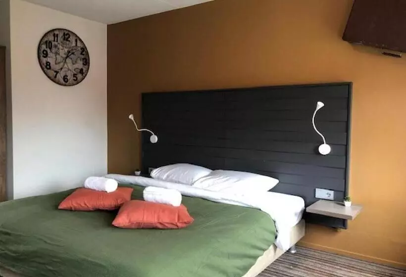 Hotel The Happy Traveler