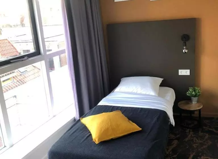 Hotel The Happy Traveler