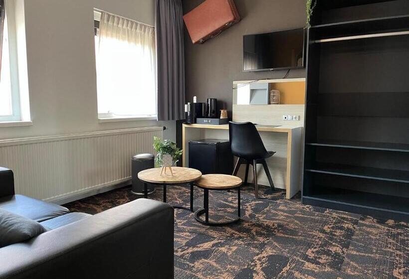 בית מלון כפרי The Happy Traveler