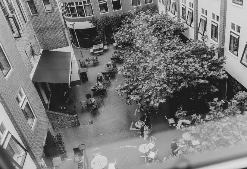 Hotel The Happy Traveler