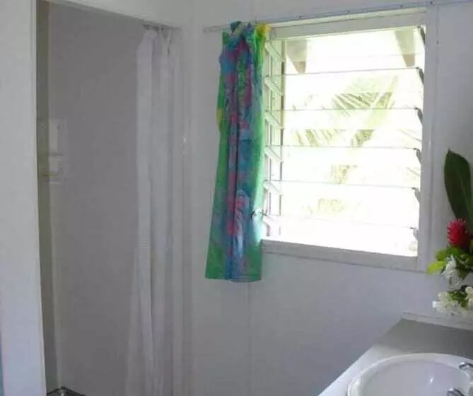 Мотель Gina's Garden Lodges