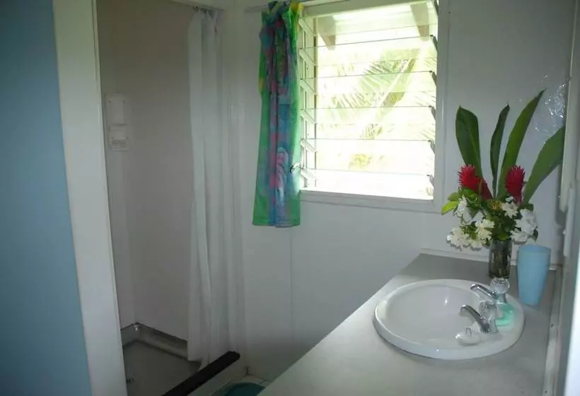 Мотель Gina's Garden Lodges