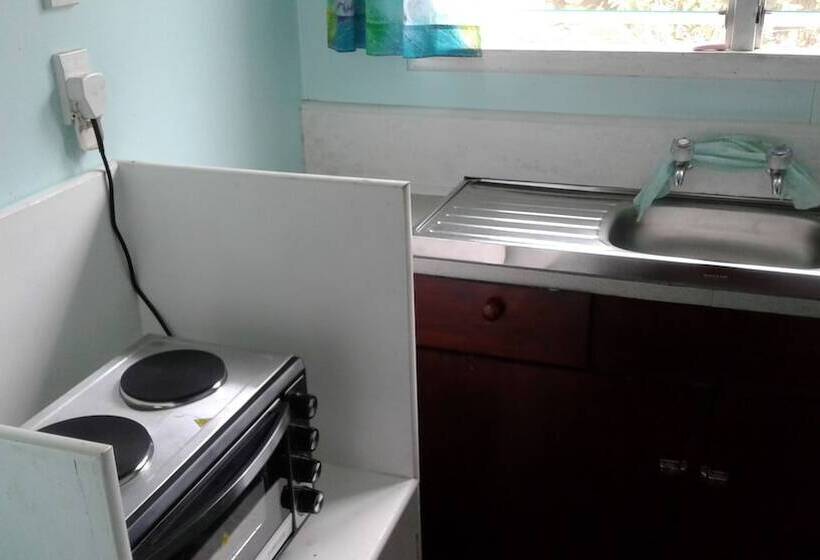 מוטל Gina's Garden Lodges