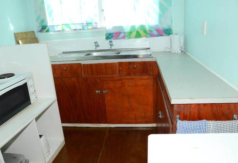 מוטל Gina's Garden Lodges