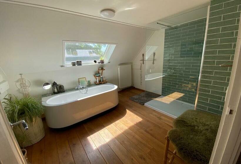 مبيت وإفطار Het Opgemaakte Bed