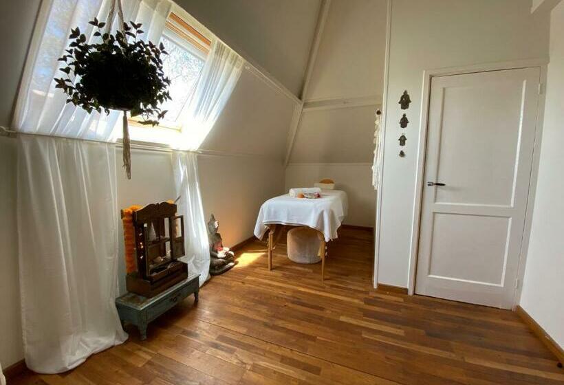 مبيت وإفطار Het Opgemaakte Bed