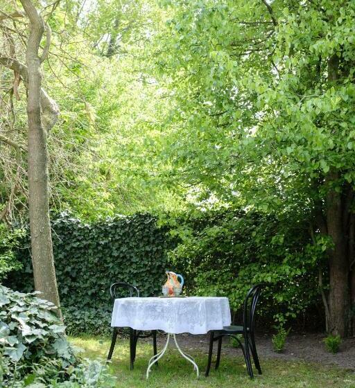 مبيت وإفطار Het Opgemaakte Bed