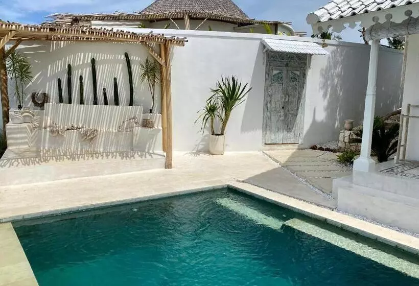 リゾートホテル Atalaya Villas Nusa Penida   Adults Only