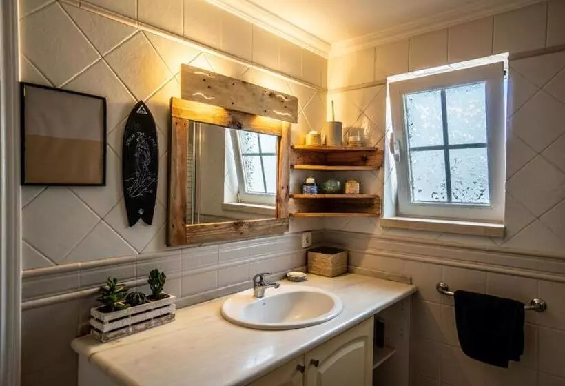 Retkeilymaja Ahoy Surf House