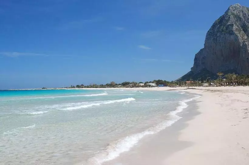 Aamiaismajoitus (B&B) Affittacamere A Tre Minuti In Spiaggia Il Veliero