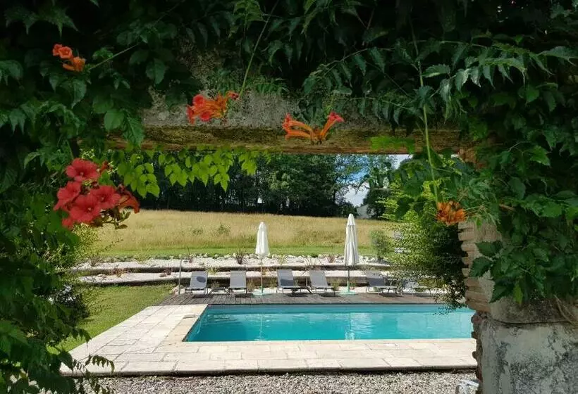 ベッドアンドブレックファースト Le Clos Du Mûrier