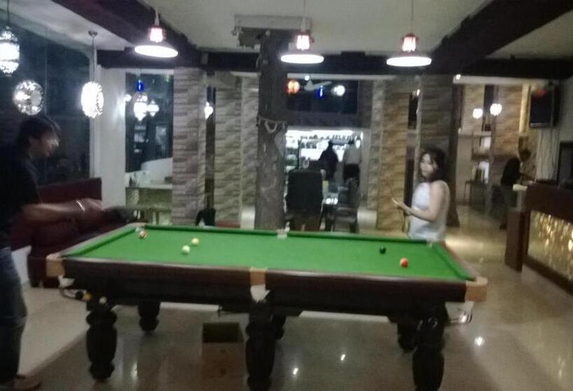 호텔 Gandhi S Paradise