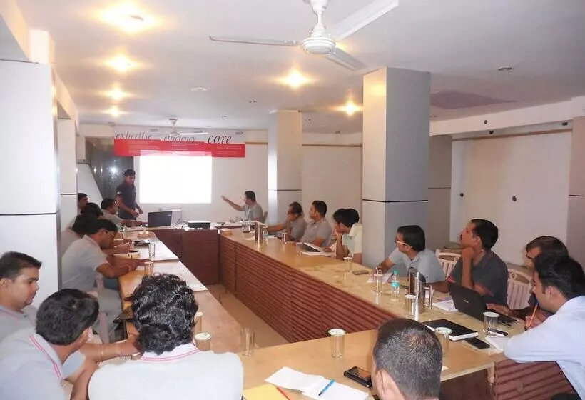 בית מלון כפרי Gandhi S Paradise