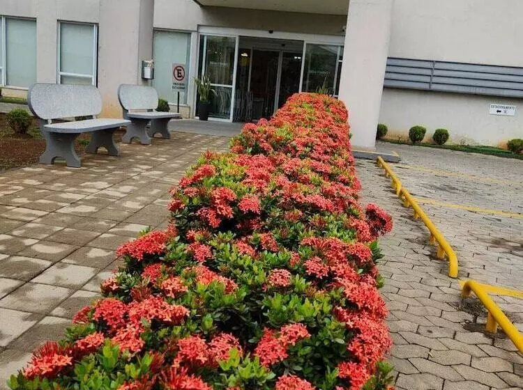 בית מלון כפרי Ibis Contagem Ceasa